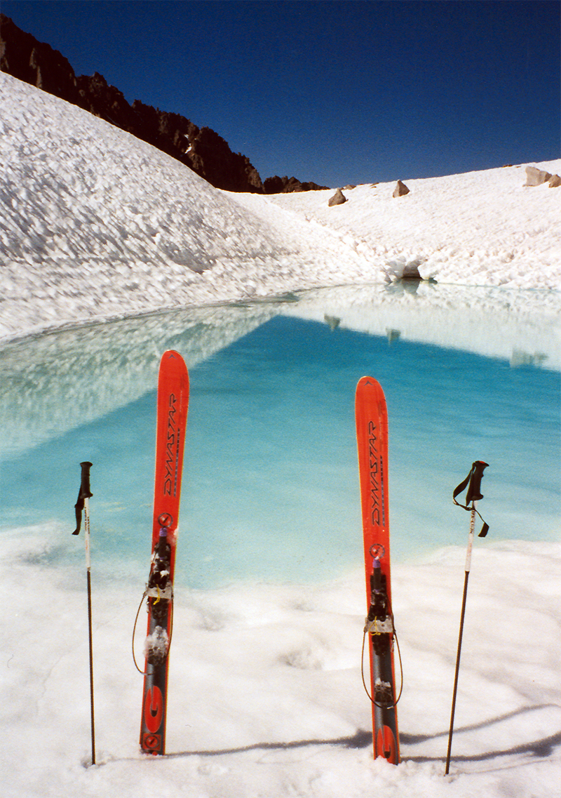 Colorful tarn